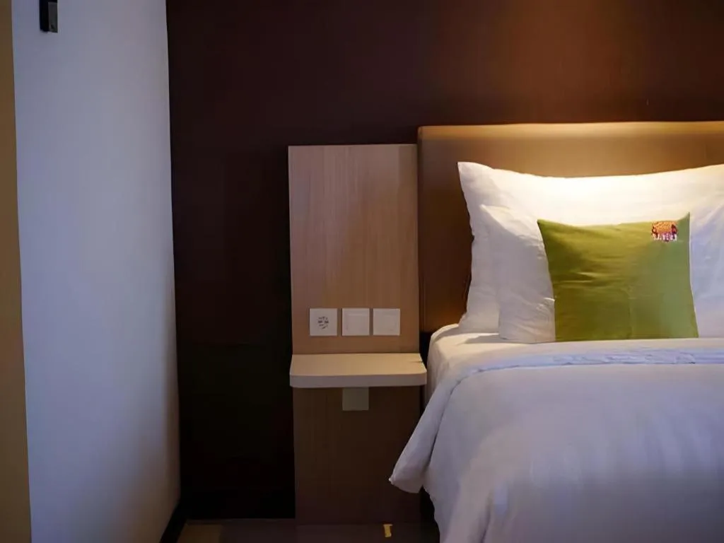 Bed in Hotel Dafam Pacific Caesar