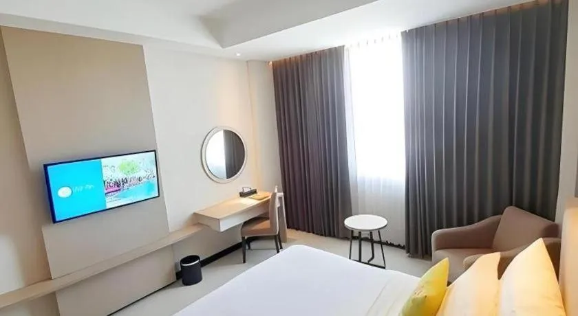 Bed in Hotel Dafam Pacific Caesar