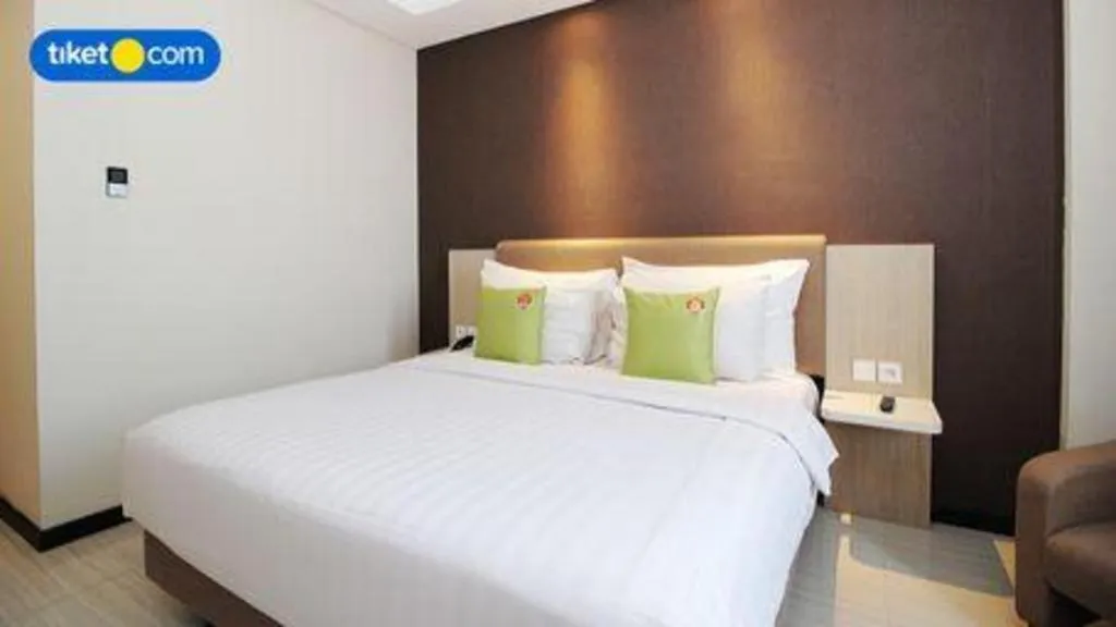 Bed in Hotel Dafam Pacific Caesar