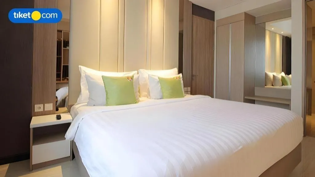 Bed in Hotel Dafam Pacific Caesar