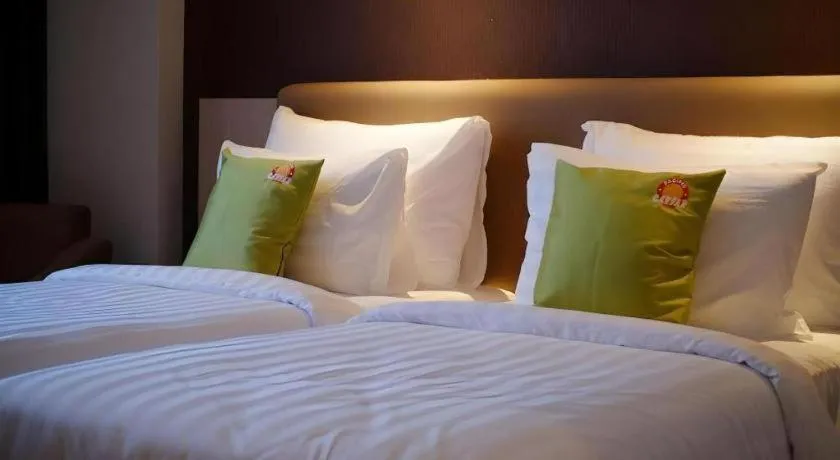 Bed in Hotel Dafam Pacific Caesar