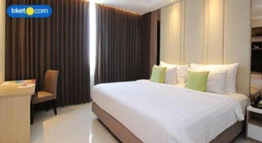 Bed in Hotel Dafam Pacific Caesar