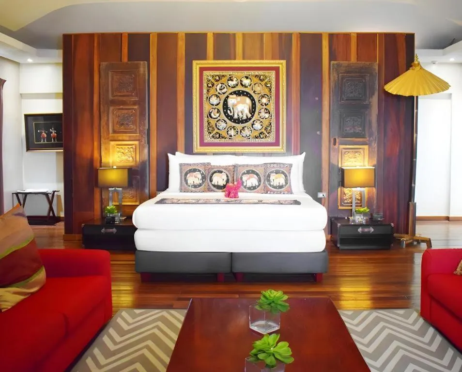 Bed in The Oriental Luxury Suites Tagaytay