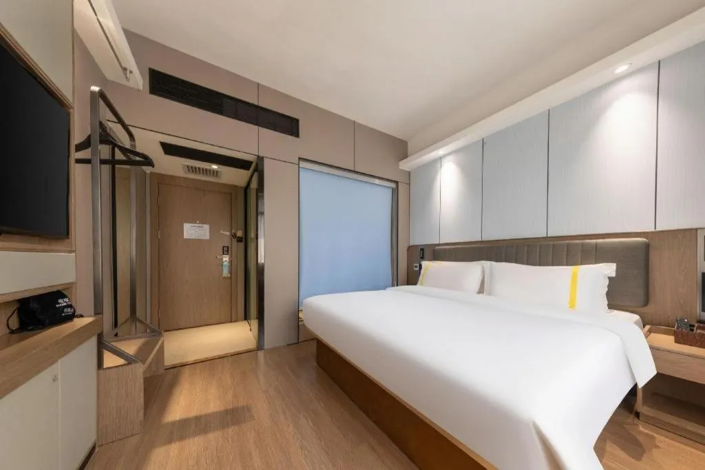 Bed in Mao Hua hotel