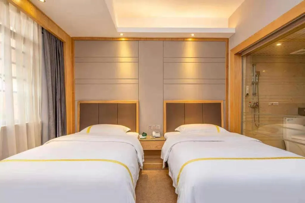 Bed in Mao Hua hotel