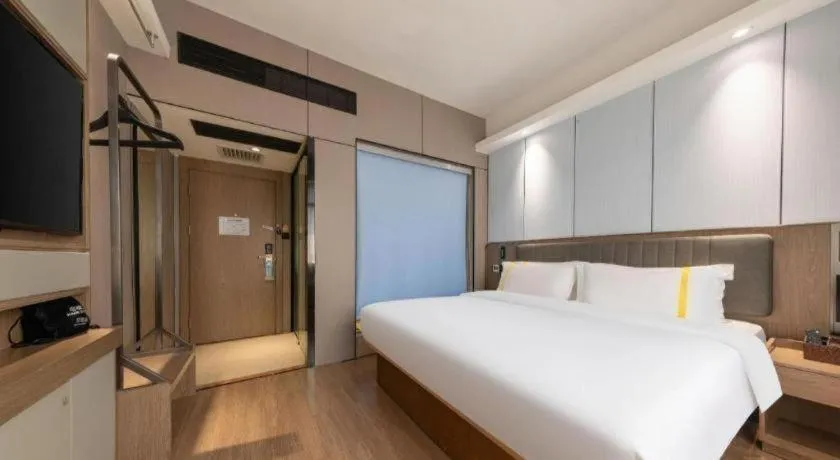 Bed in Mao Hua hotel