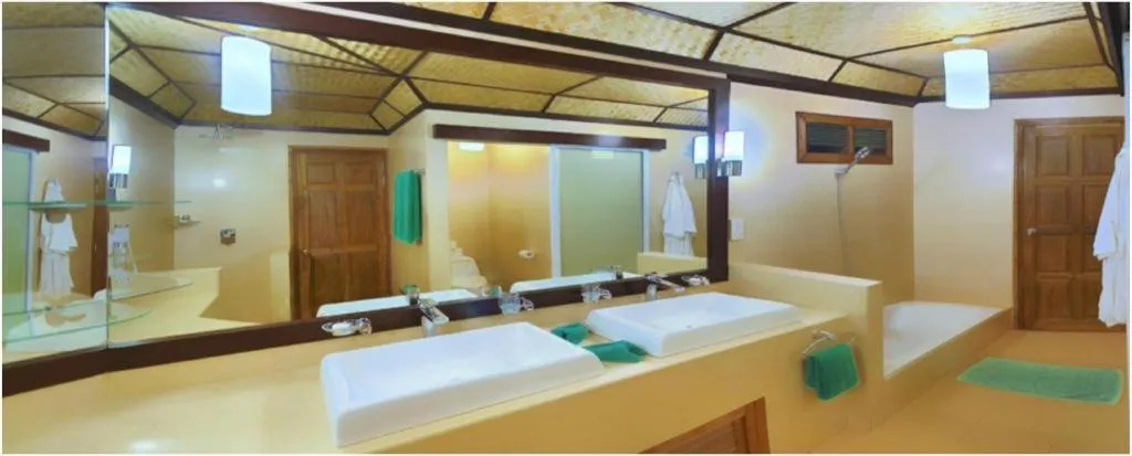 Angaga Island Resort and Spa