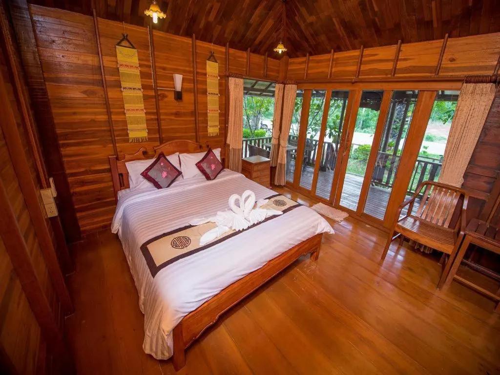 Bed in Baan Baitan Resort