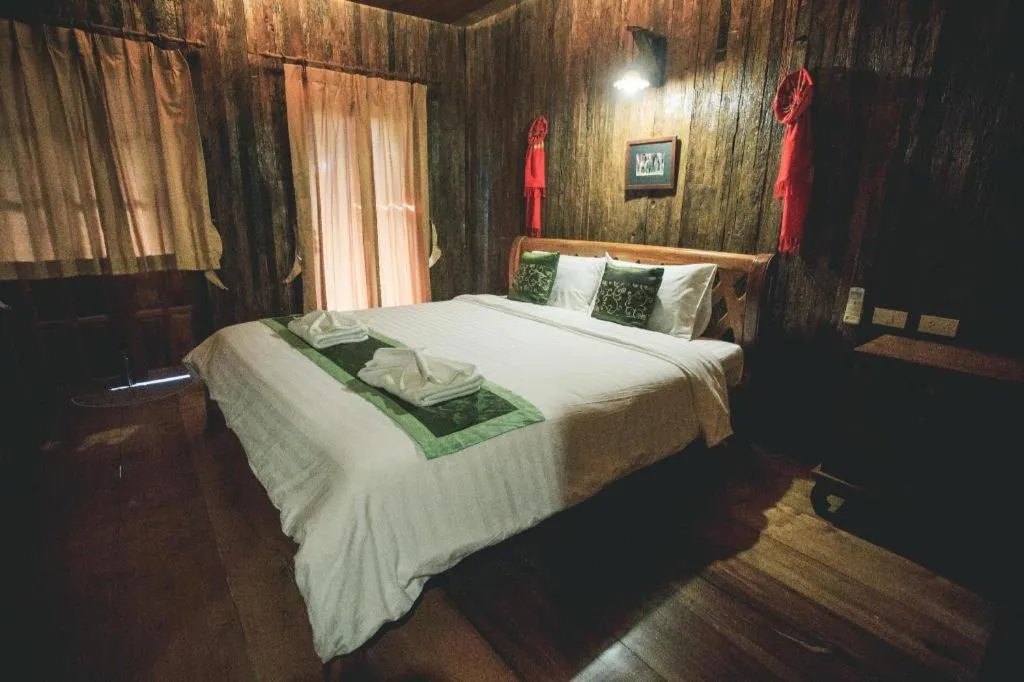 Bed in Baan Baitan Resort