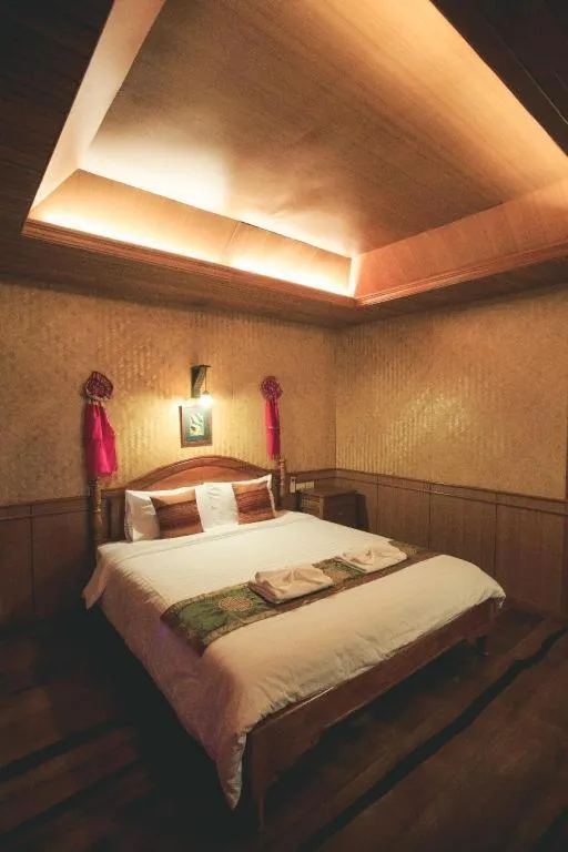 Bed in Baan Baitan Resort