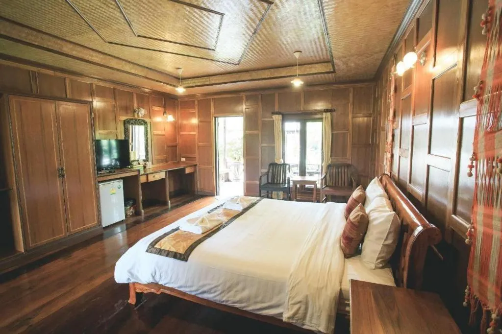 Bed in Baan Baitan Resort