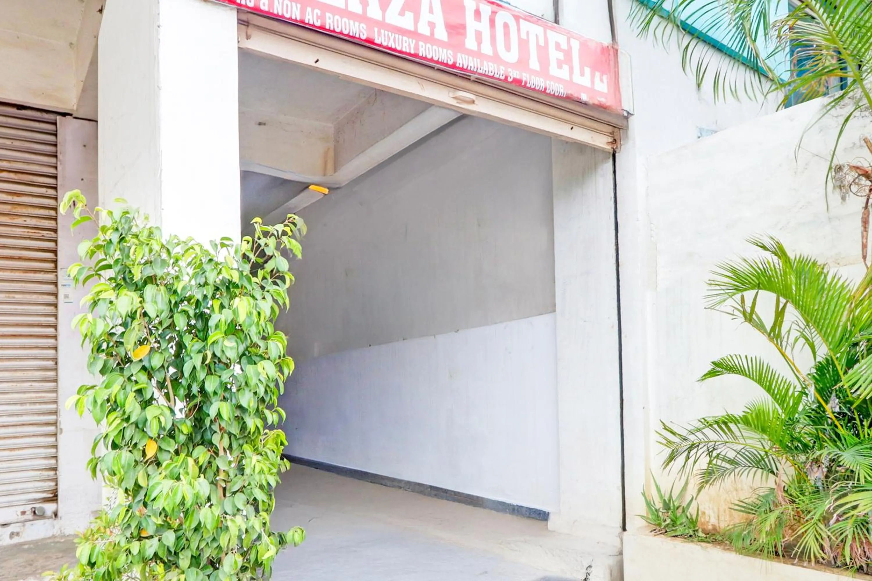 Facade/entrance in Hotel O PLAZA HOTEL