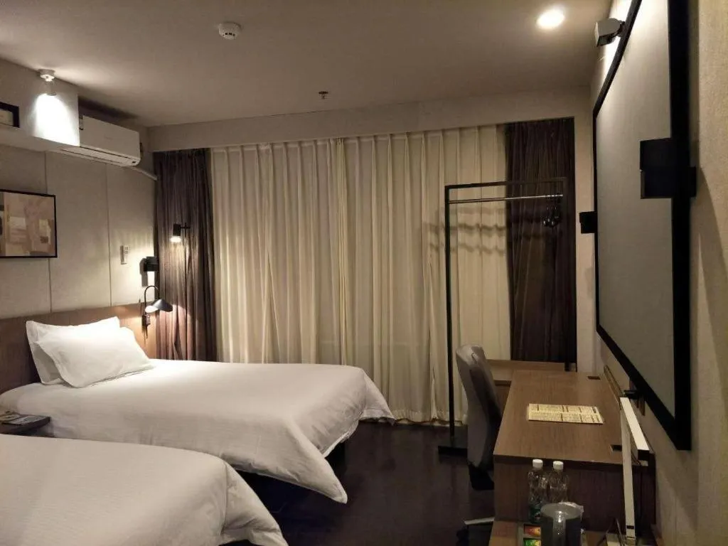 Bed in Jinjiang Inn Select Shenyang Tawan Xingshun Night Market Metro Station