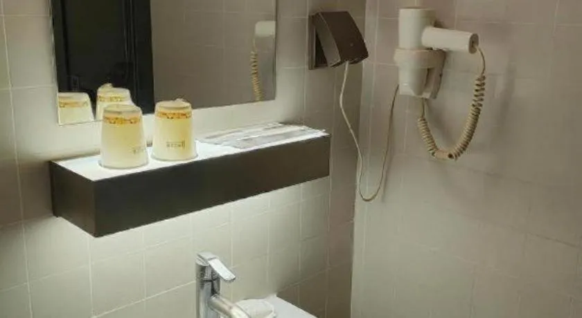 Jinjiang Inn Select Shenyang Tawan Xingshun Night Market Metro Station