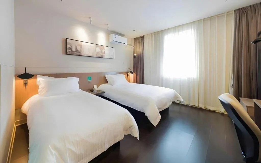 Bed in Jinjiang Inn Select Shenyang Tawan Xingshun Night Market Metro Station