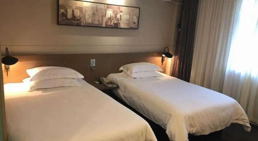 Bed in Jinjiang Inn Select Shenyang Tawan Xingshun Night Market Metro Station