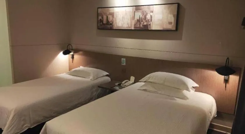 Bed in Jinjiang Inn Select Shenyang Tawan Xingshun Night Market Metro Station