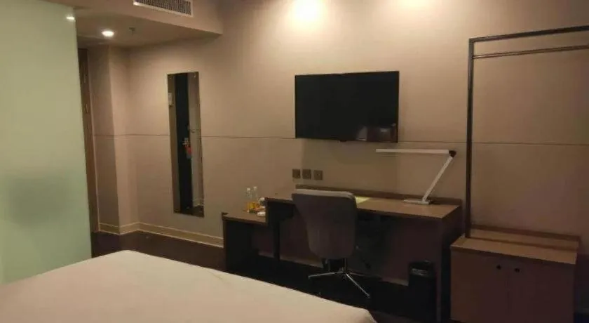 Bed in Jinjiang Inn Select Shenyang Tawan Xingshun Night Market Metro Station