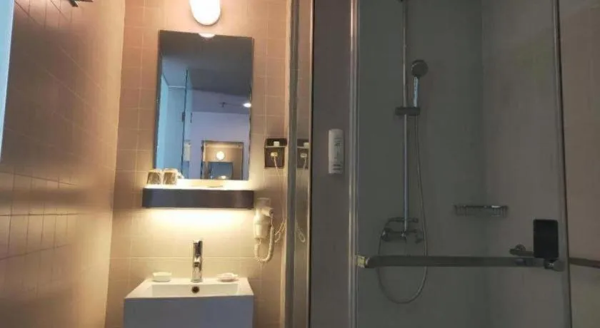 Jinjiang Inn Select Shenyang Tawan Xingshun Night Market Metro Station