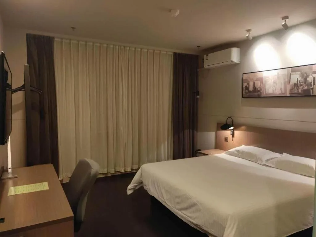 Bed in Jinjiang Inn Select Shenyang Tawan Xingshun Night Market Metro Station