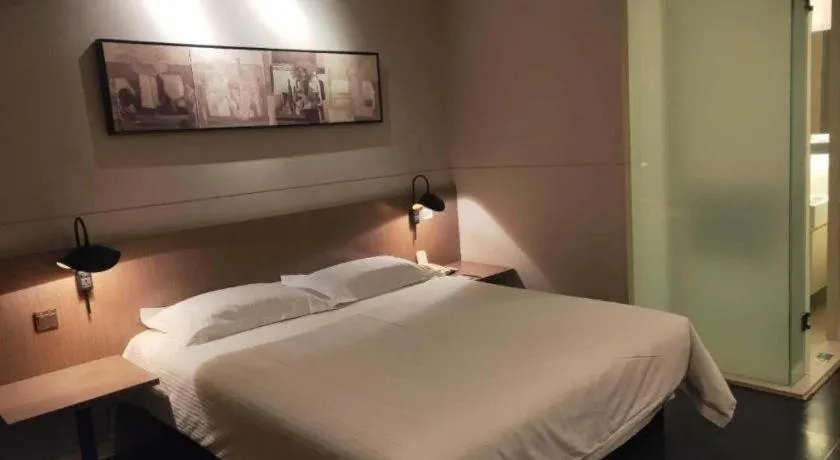 Bed in Jinjiang Inn Select Shenyang Tawan Xingshun Night Market Metro Station