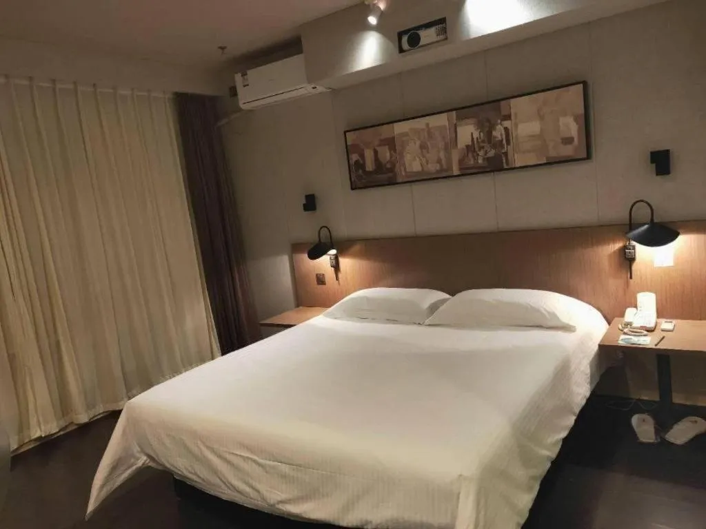 Bed in Jinjiang Inn Select Shenyang Tawan Xingshun Night Market Metro Station