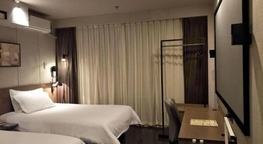 Bed in Jinjiang Inn Select Shenyang Tawan Xingshun Night Market Metro Station