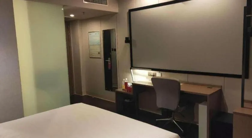 Bed in Jinjiang Inn Select Shenyang Tawan Xingshun Night Market Metro Station