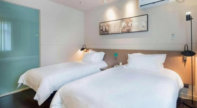 Bed in Jinjiang Inn Select Shenyang Tawan Xingshun Night Market Metro Station