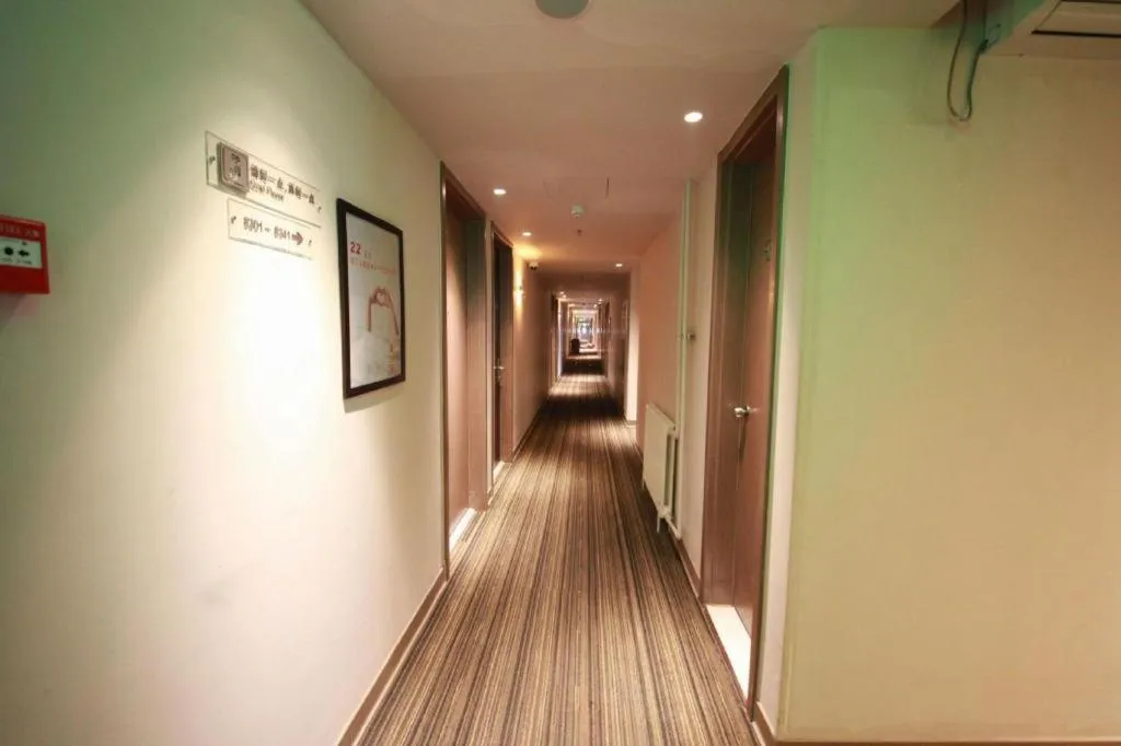 Jinjiang Inn Select Shenyang Tawan Xingshun Night Market Metro Station