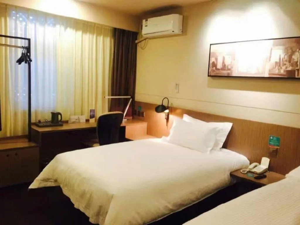 Bed in Jinjiang Inn Select Shenyang Tawan Xingshun Night Market Metro Station