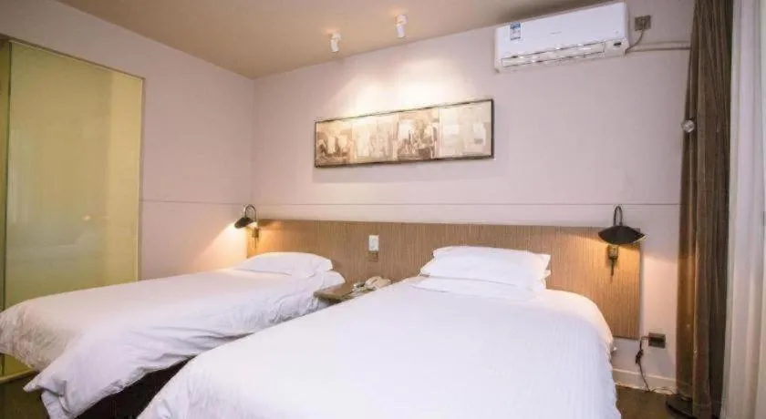 Bed in Jinjiang Inn Select Shenyang Tawan Xingshun Night Market Metro Station