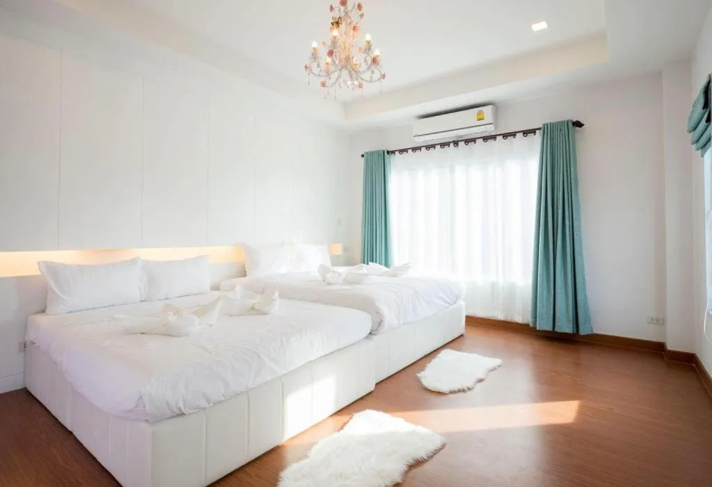 Le Light House & Hostel