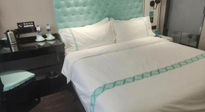 Bed in Xana Hotelle Beijing Qianmen Footbridge Metro Station