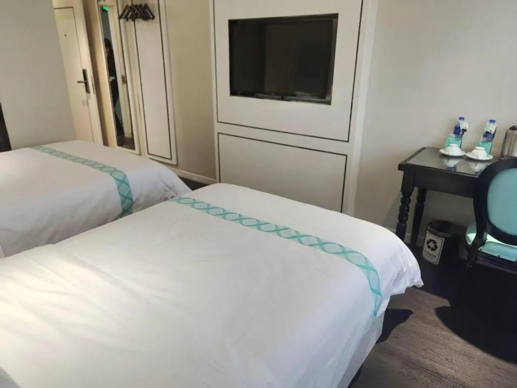 Bed in Xana Hotelle Beijing Qianmen Footbridge Metro Station