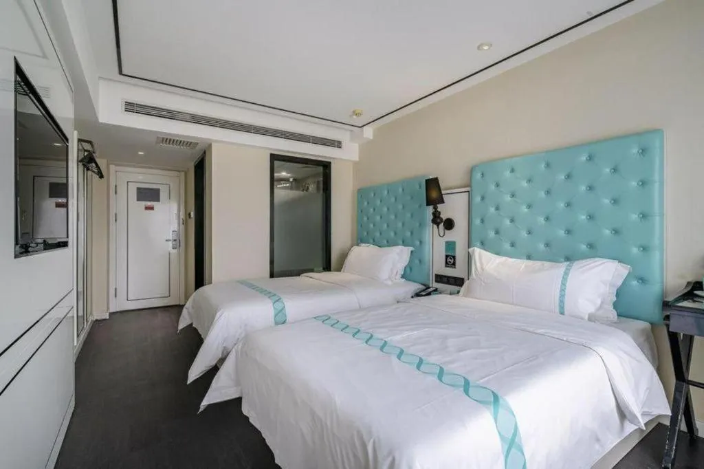 Bed in Xana Hotelle Beijing Qianmen Footbridge Metro Station