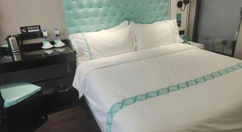 Bed in Xana Hotelle Beijing Qianmen Footbridge Metro Station