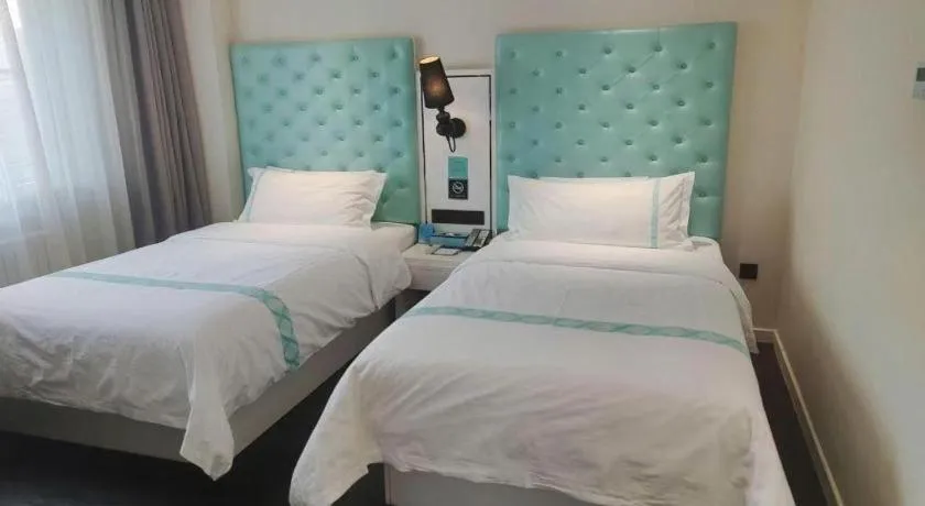 Bed in Xana Hotelle Beijing Qianmen Footbridge Metro Station