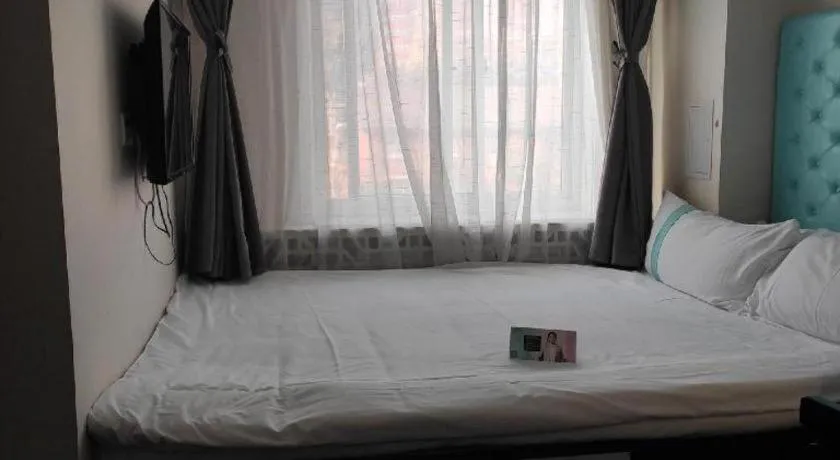 Bed in Xana Hotelle Beijing Qianmen Footbridge Metro Station