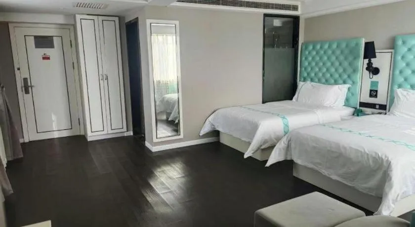 Bed in Xana Hotelle Beijing Qianmen Footbridge Metro Station