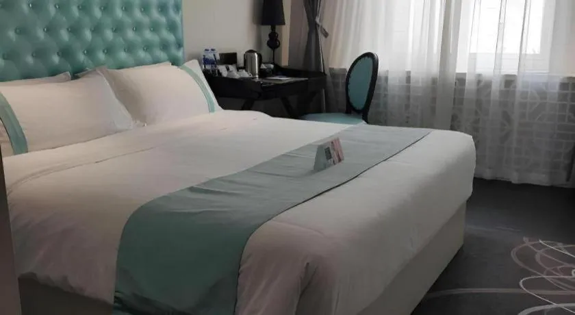 Bed in Xana Hotelle Beijing Qianmen Footbridge Metro Station