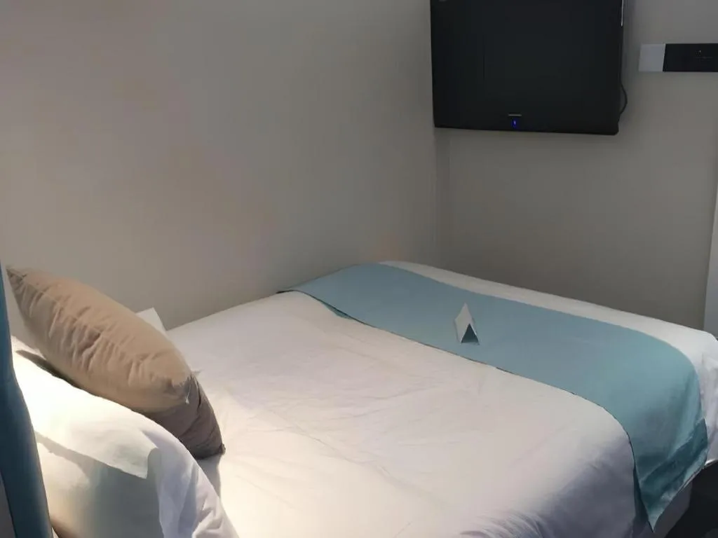 Bed in Xana Hotelle Beijing Qianmen Footbridge Metro Station