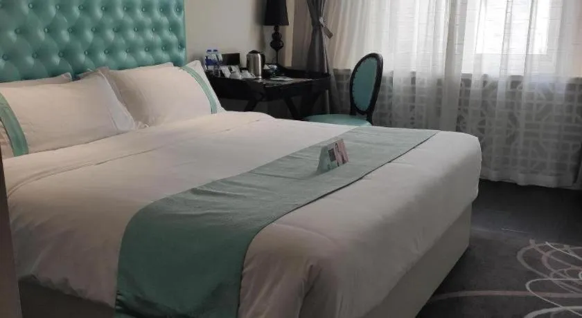 Bed in Xana Hotelle Beijing Qianmen Footbridge Metro Station