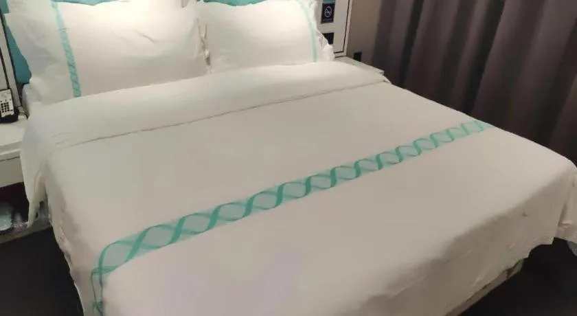 Bed in Xana Hotelle Beijing Qianmen Footbridge Metro Station