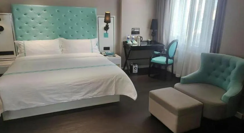 Bed in Xana Hotelle Beijing Qianmen Footbridge Metro Station