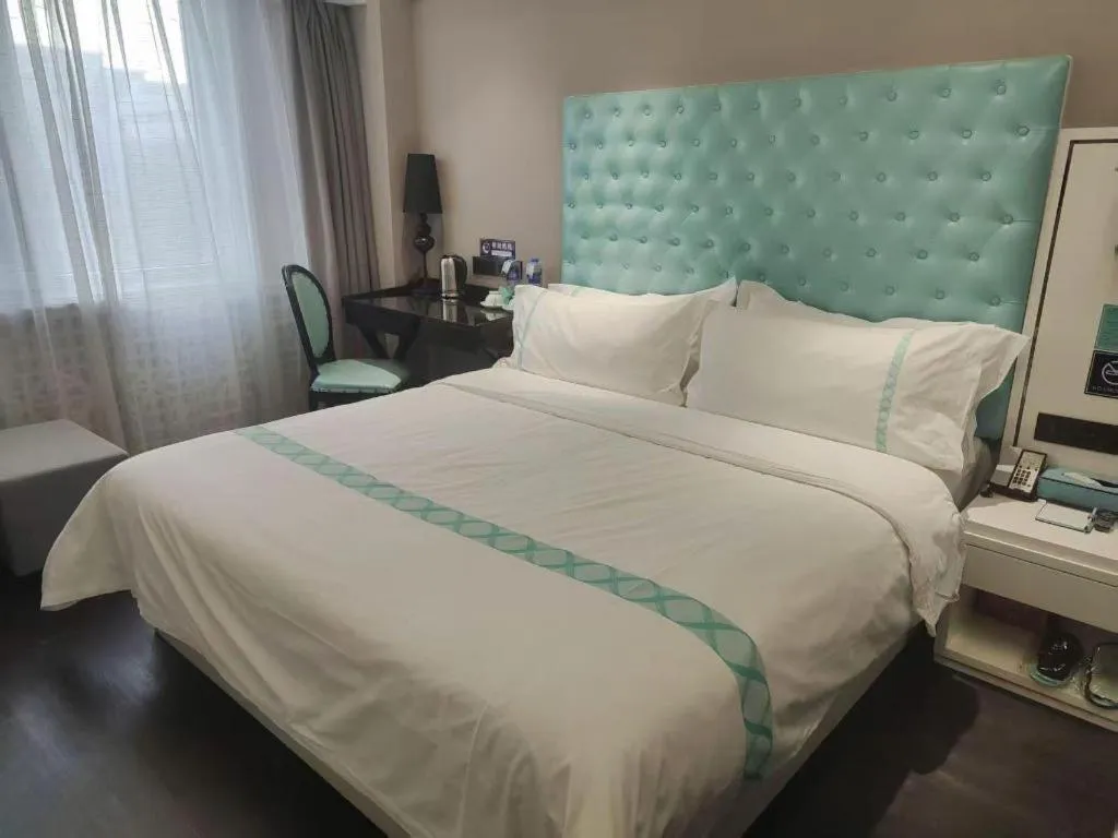 Bed in Xana Hotelle Beijing Qianmen Footbridge Metro Station