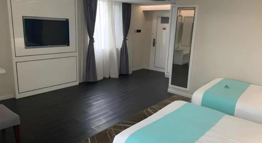 Bed in Xana Hotelle Beijing Qianmen Footbridge Metro Station