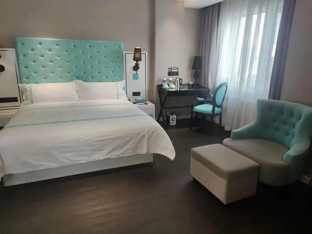 Bed in Xana Hotelle Beijing Qianmen Footbridge Metro Station