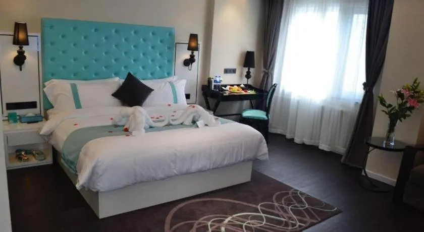 Bed in Xana Hotelle Beijing Qianmen Footbridge Metro Station