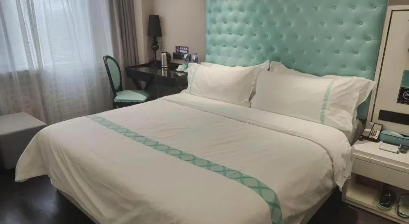 Bed in Xana Hotelle Beijing Qianmen Footbridge Metro Station